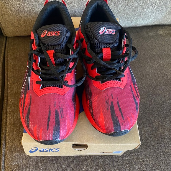 ASICS - Picture 2 of 4